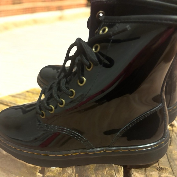 Black Patent Leather Airwair Lace-Up Boots - Picture 9 of 10